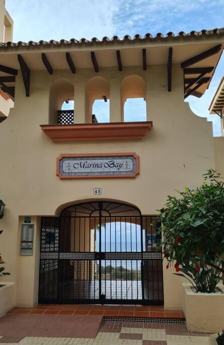 Estepona Port Beachside Apartment - Marina Bay Exterior photo