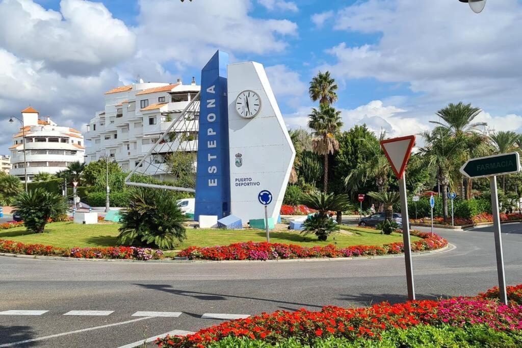 Estepona Port Beachside Apartment - Marina Bay Exterior photo