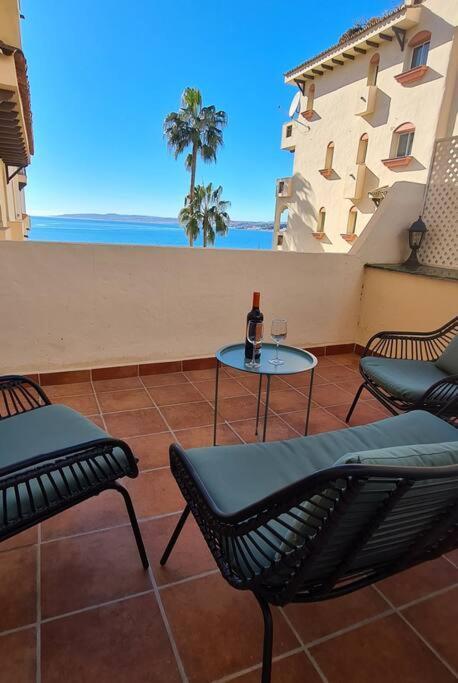 Estepona Port Beachside Apartment - Marina Bay Exterior photo